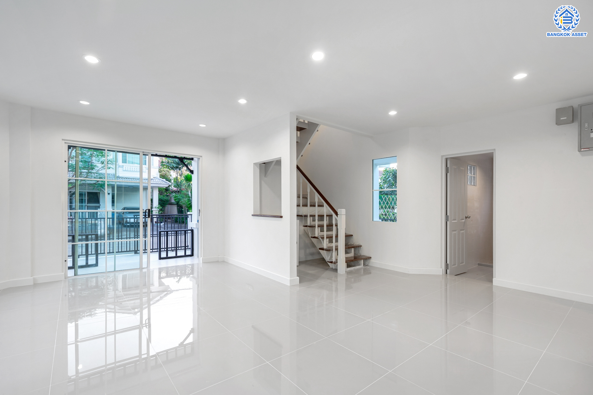 บ้านมือสองตกแต่งใหม่ แบรนด์ LH ม.ชลลดา วัดลาดปลาดุก บ้านเดี่ยวหลังใหญ่ เนื้อที่ 52.2 ตร.ว. ฟังก์ชัน 3 ห้องนอน 2 ห้องน้ำ จอดรถได้ 2 ที่จอดรถ พร้อม Facilities ครบครัน บนทำเลเดินทางสะดวก เชื่อมต่อถ.กาญจนาภิเษก ใกล้รถไฟฟ้าสายสีม่วง "สถานีคลองบางไผ่"...